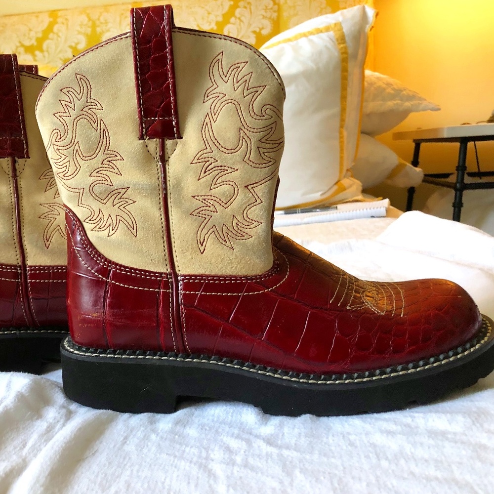 Ariat® Fatbaby red and cream cowboys boots Size 9 BEST FIT 8.5 or narrow 9